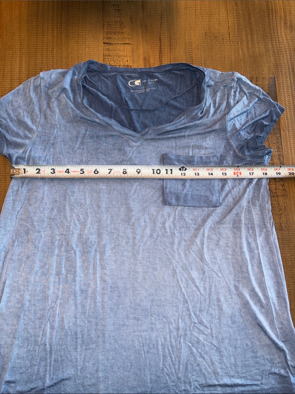 Cable & gauge sport blue umbre v- neck high low short sleeve t-shirt large. EUC - Picture 6 of 7